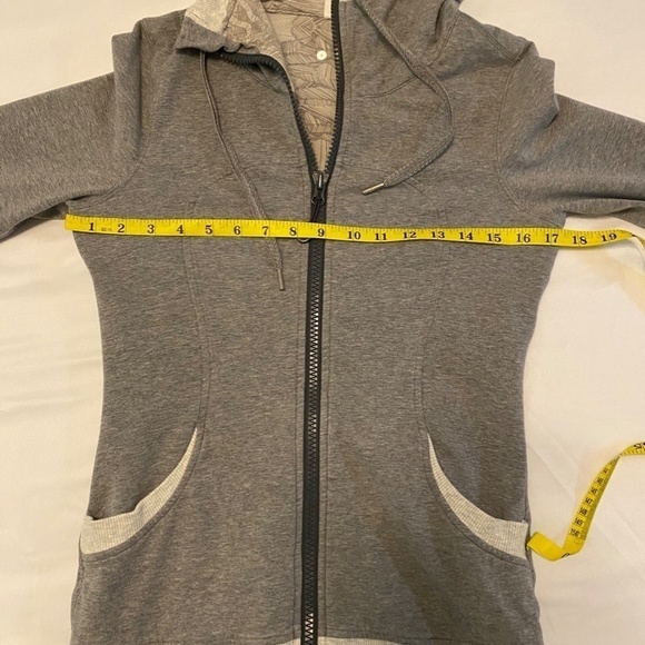 Lululemon- Zip up‎ Hooded Jacket-Grey-Size 6 - Picture 5 of 10